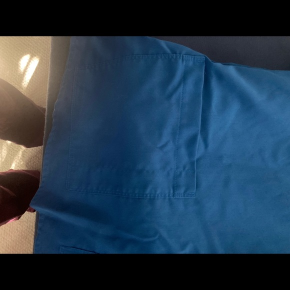 😎2 pair - Grey’s Anatomy by Barco Scrub tops Royal Blue - Picture 5 of 12